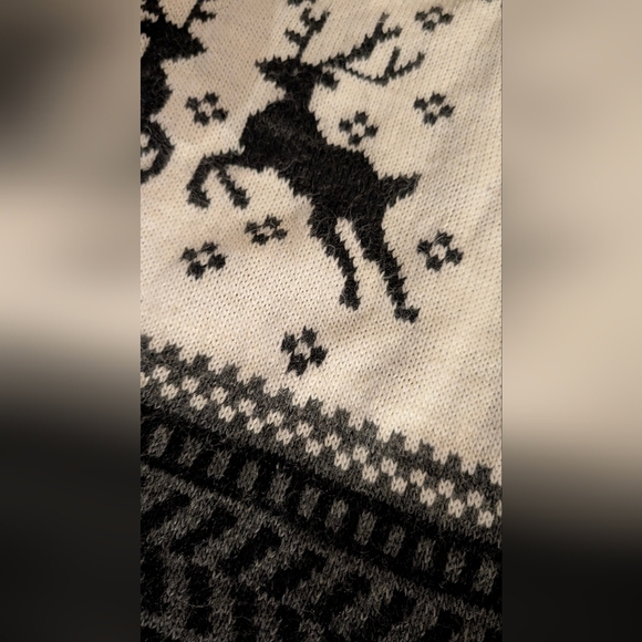 Garage Men's Gray and Cream Reindeer Sweater - Picture 2 of 5